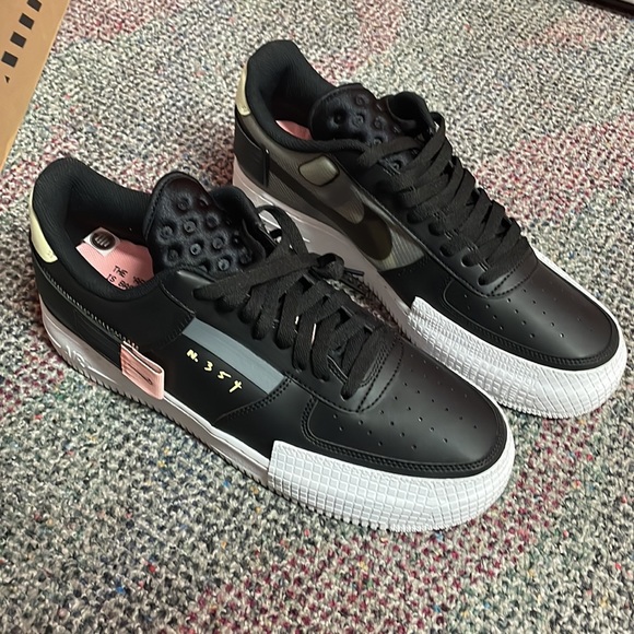 Nike - Picture 7 of 8